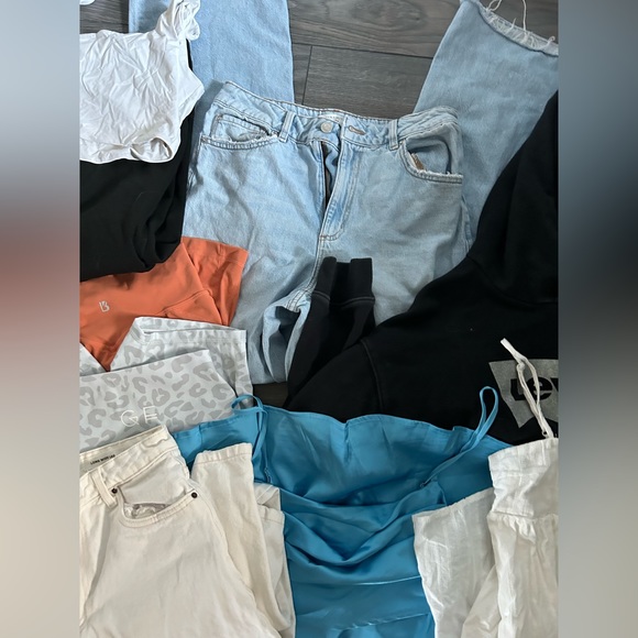 HUGE CLOSET CLEAN OUT !!! - Picture 6 of 6